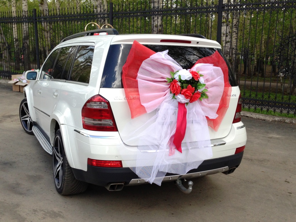 наряженные машины на свадьбу 
