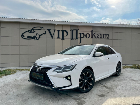 TOYOTA CAMRY (Белая)