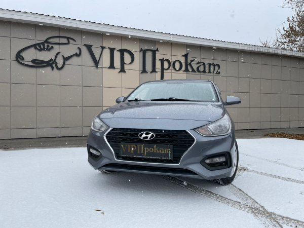 Прокат авто HYUNDAI SOLARIS Серый в Кемерово